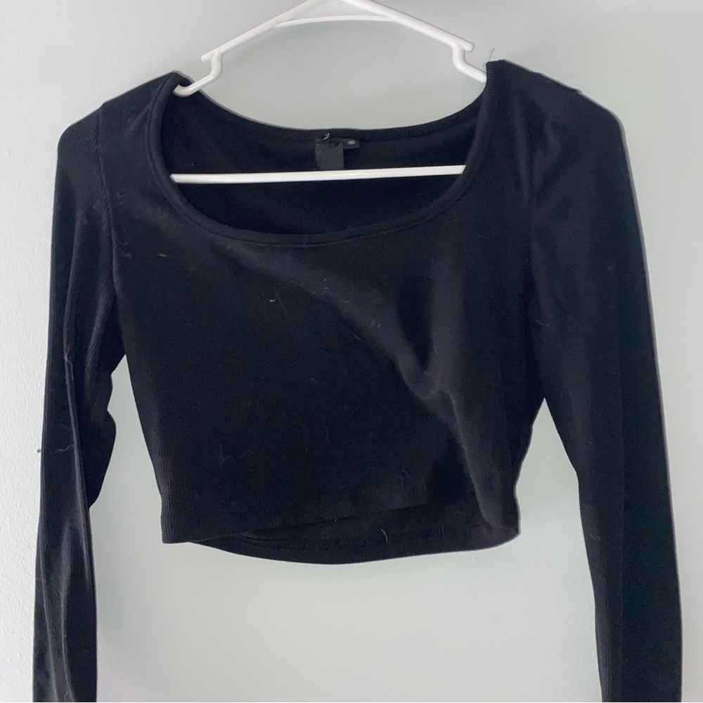 Black Long Sleeve Crop Top